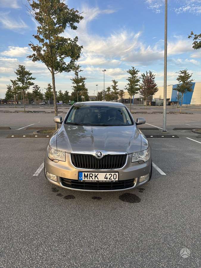 Skoda Superb, 2.0 l., Седан