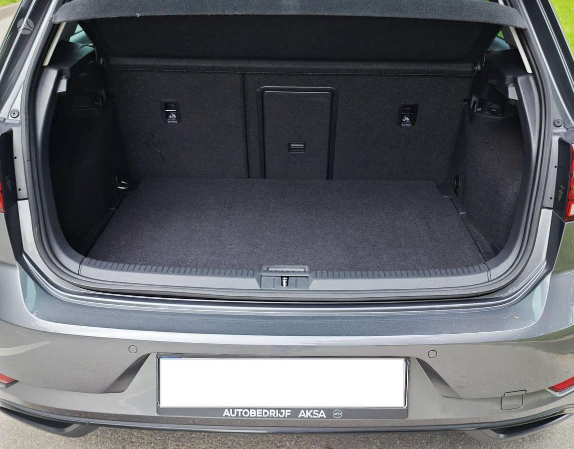 Volkswagen Golf - 8