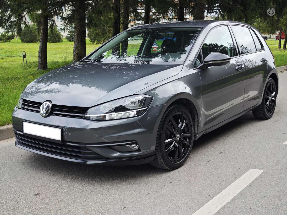 Volkswagen Golf - 1