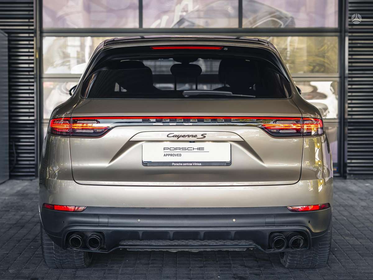 Porsche Cayenne - 4