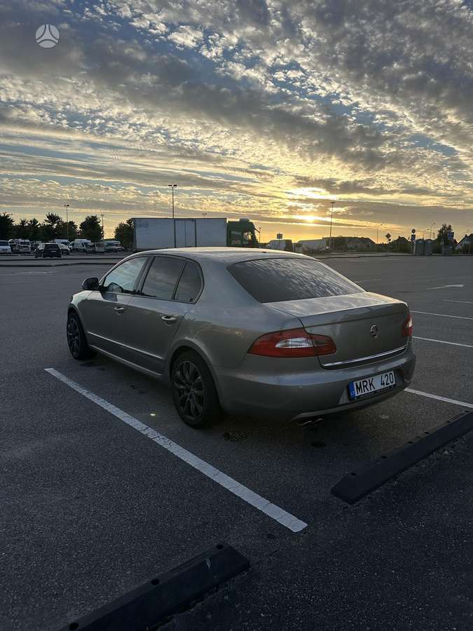 Skoda Superb, 2.0 l., Седан