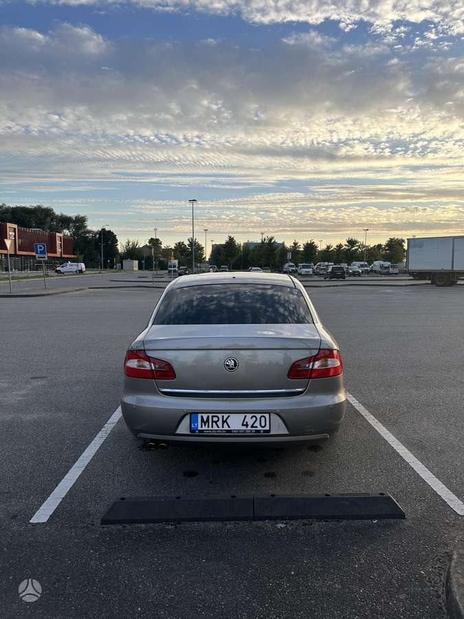 Skoda Superb, 2.0 l., Седан