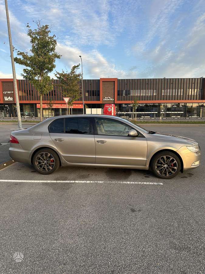 Skoda Superb, 2.0 l., Седан