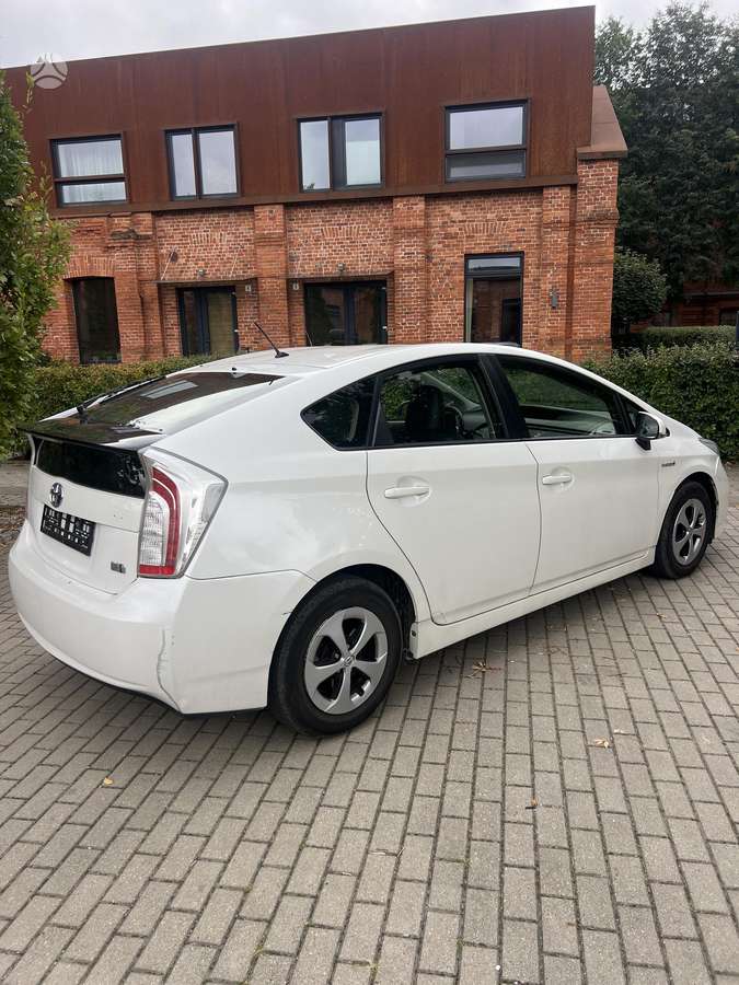 Toyota Prius - 5