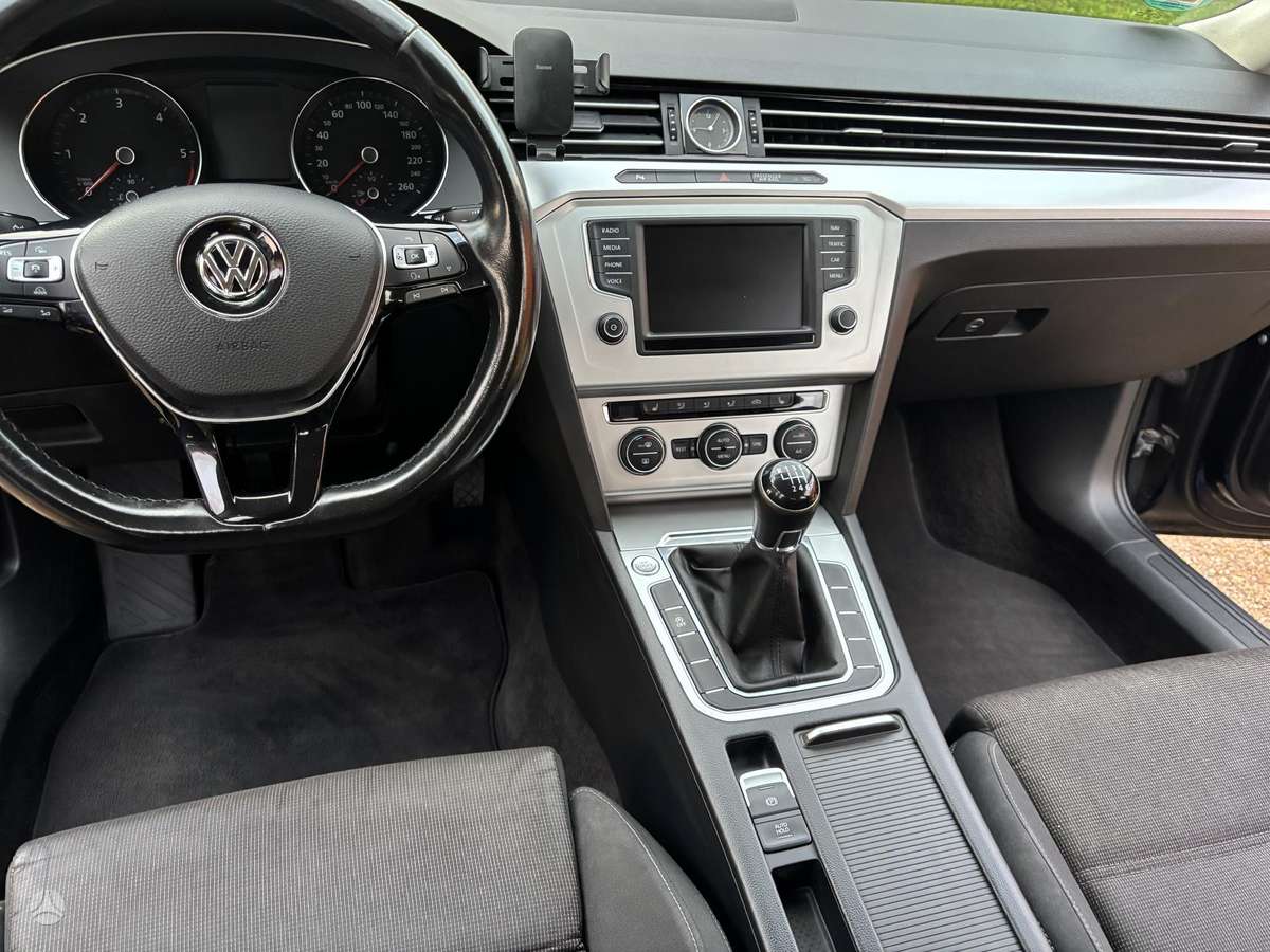 Volkswagen Passat - 11