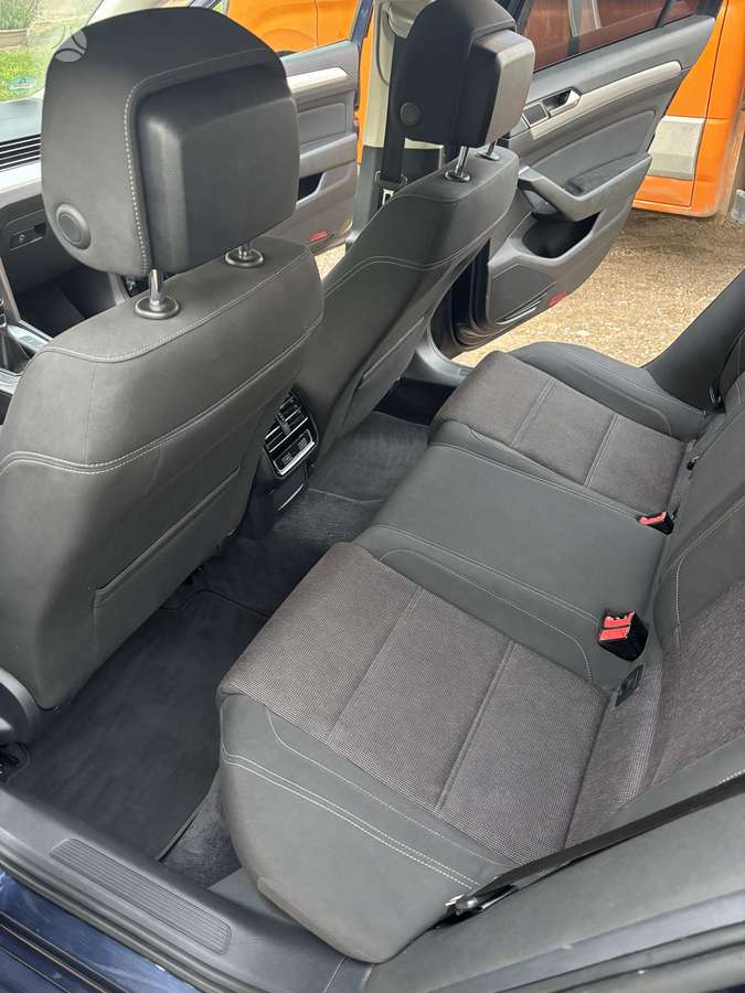 Volkswagen Passat - 12