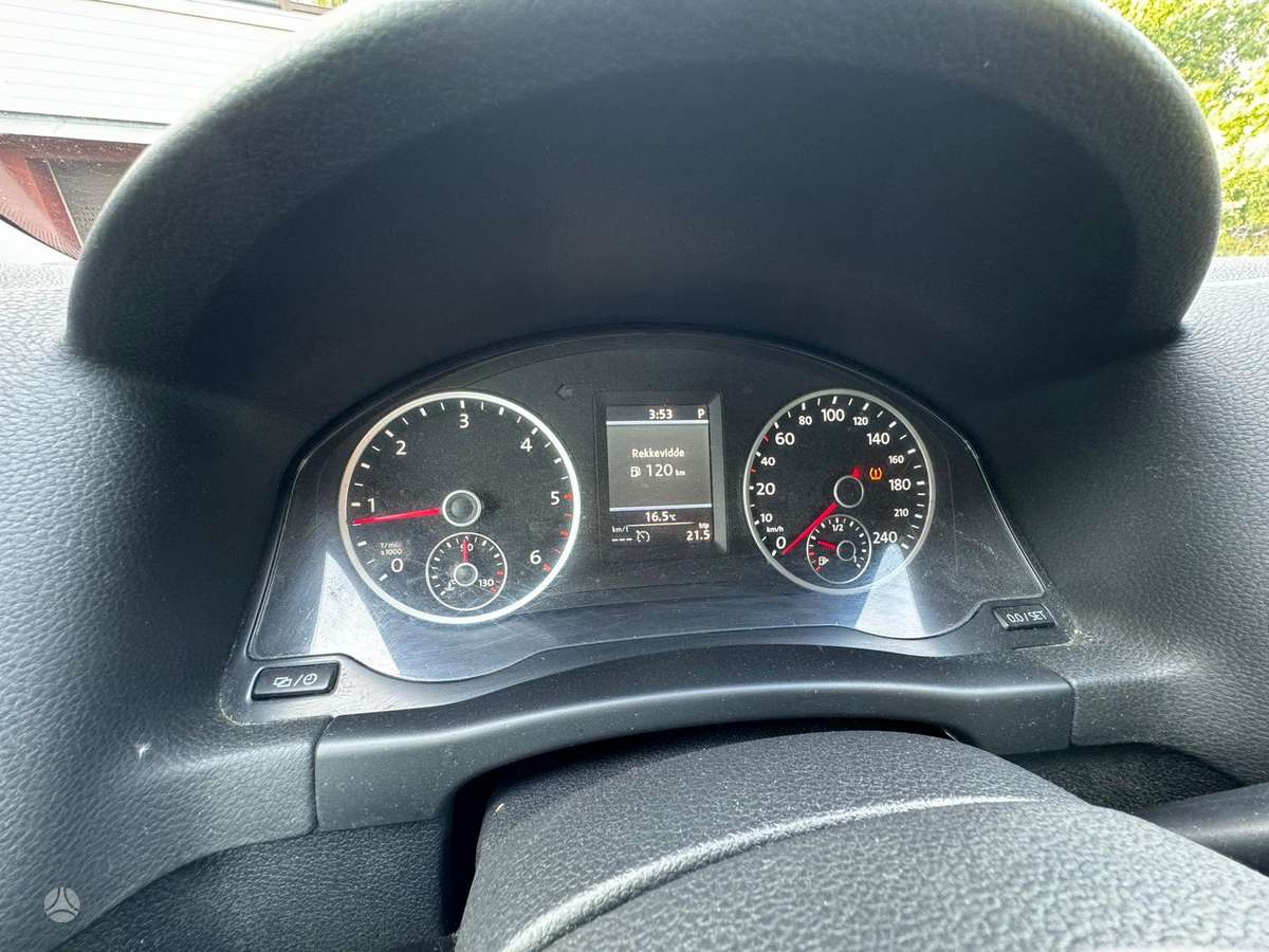Volkswagen Tiguan - 11
