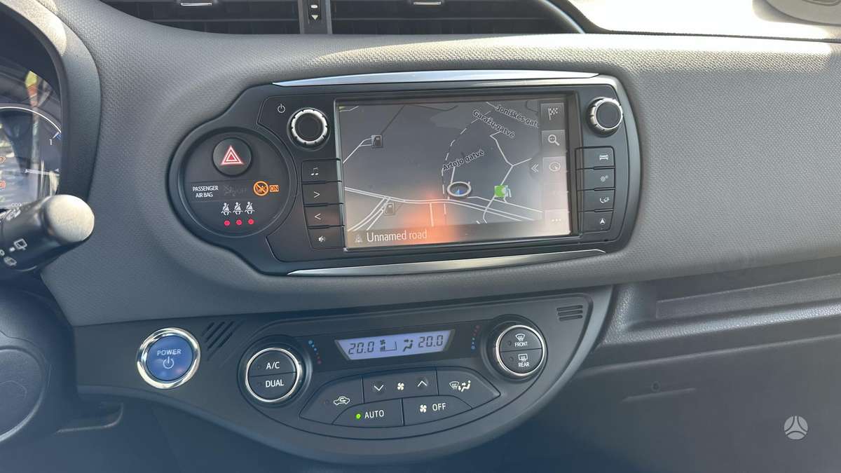 Toyota Yaris - 10