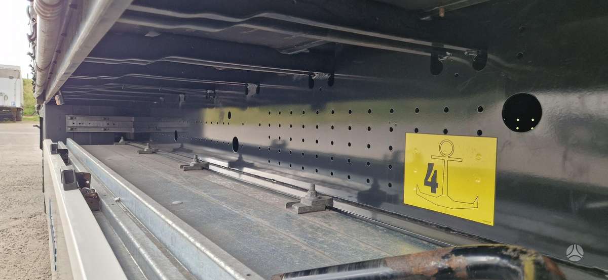 Krone, užuolaidinės / tentinės