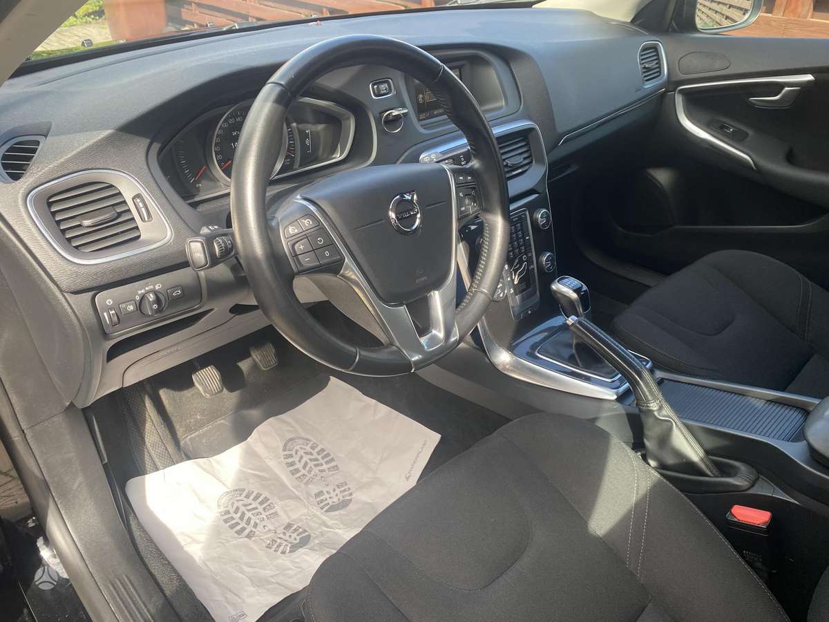 Volvo V40, 2.0 l., hatchback