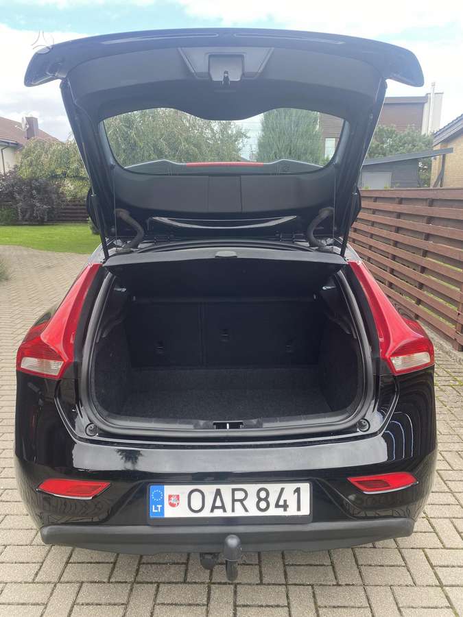 Volvo V40, 2.0 l., hatchback