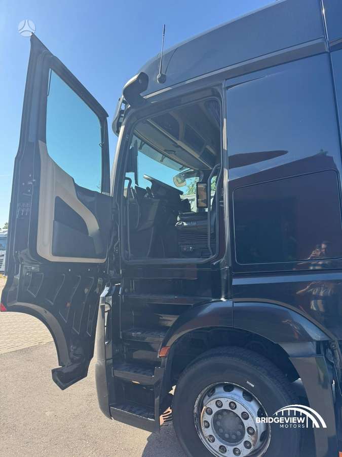 Mercedes-Benz Actros 1845, double sleeper