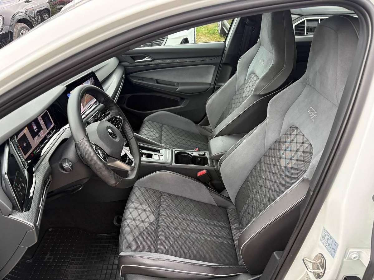 Volkswagen Golf - 10