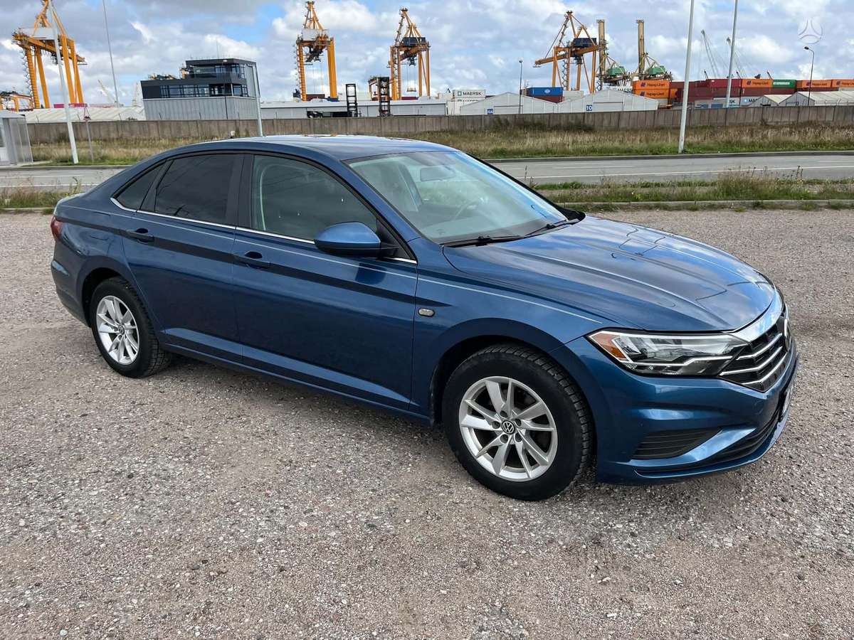 Volkswagen Jetta - 2