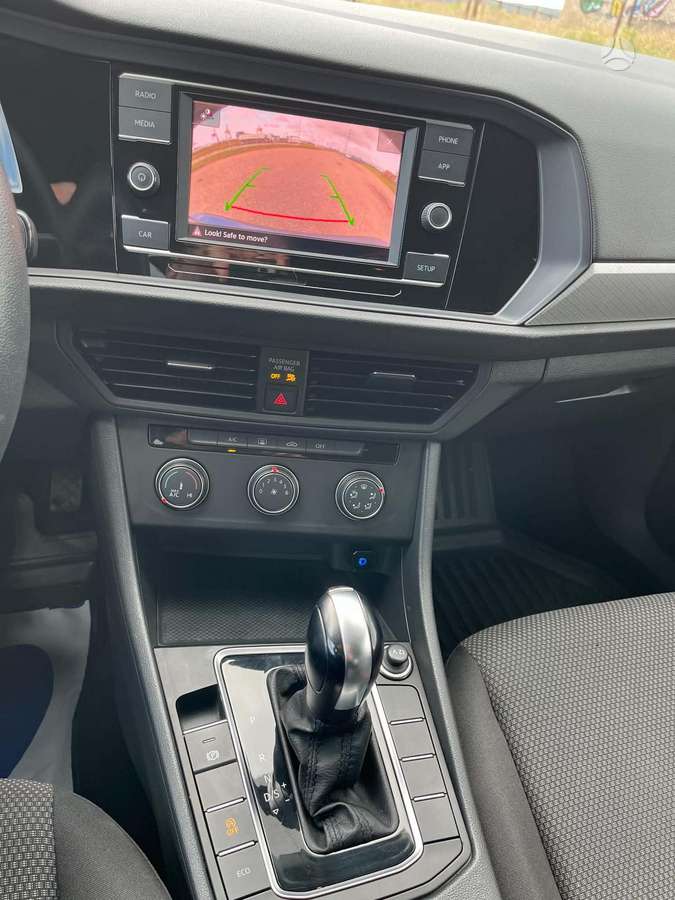 Volkswagen Jetta - 8
