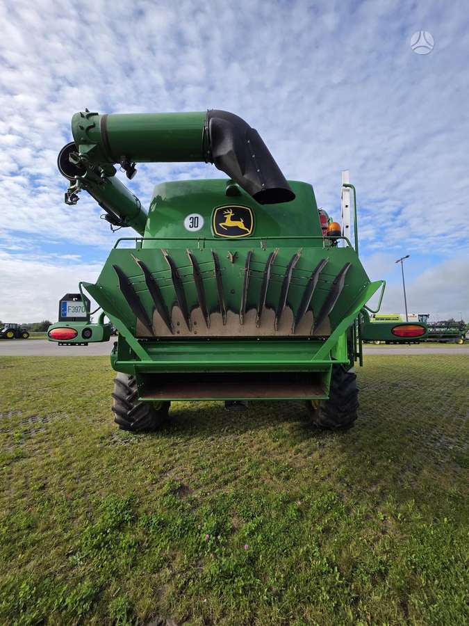 John Deere T660, combine harvesters
