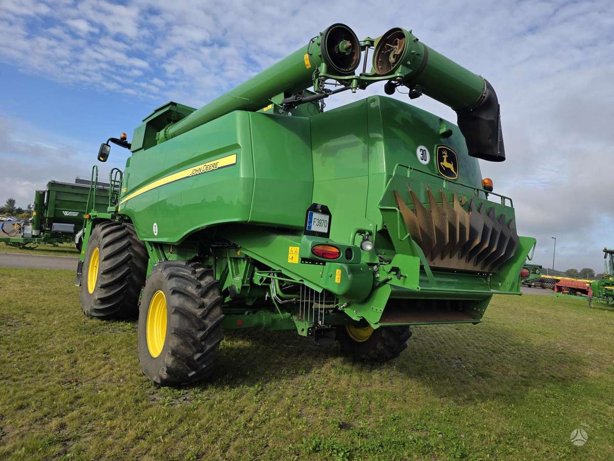 John Deere T660, combine harvesters