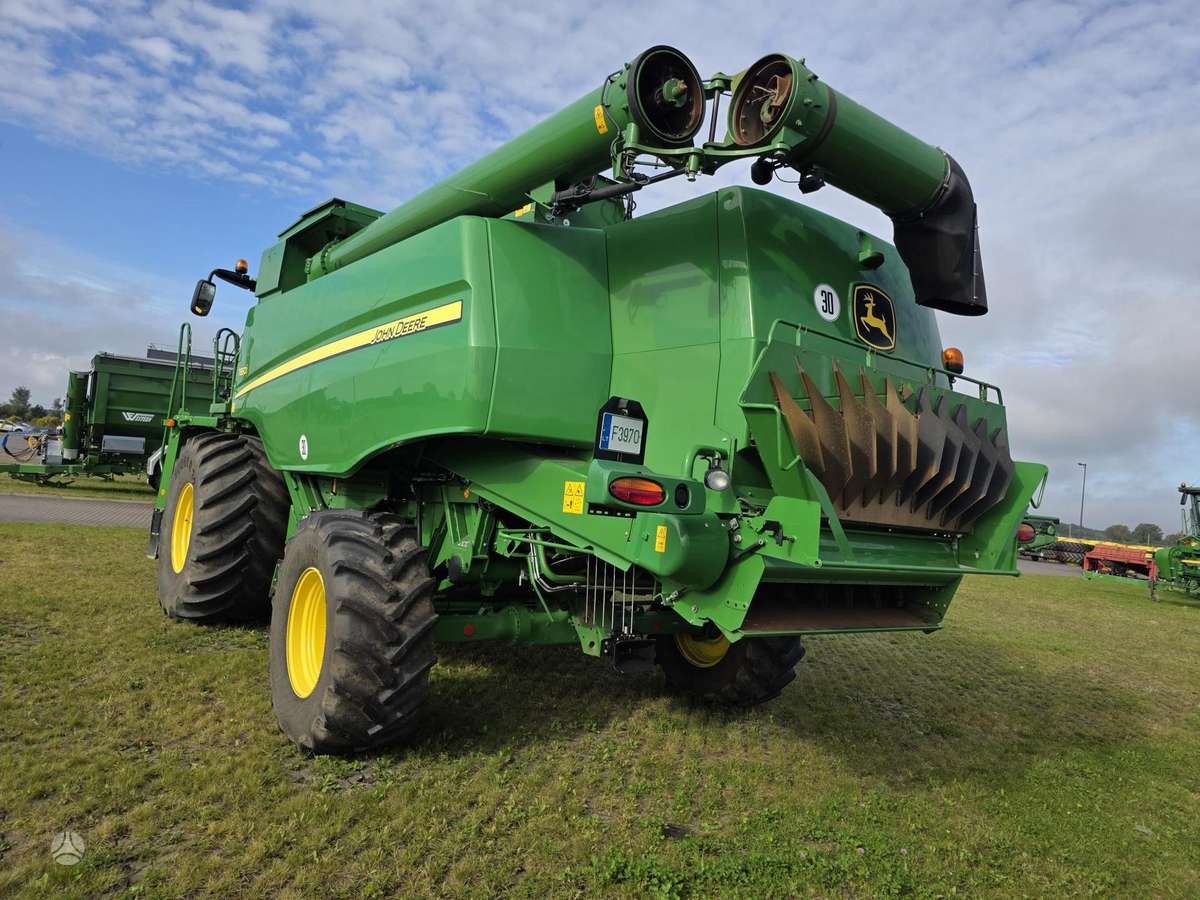 John Deere T660, kombainai