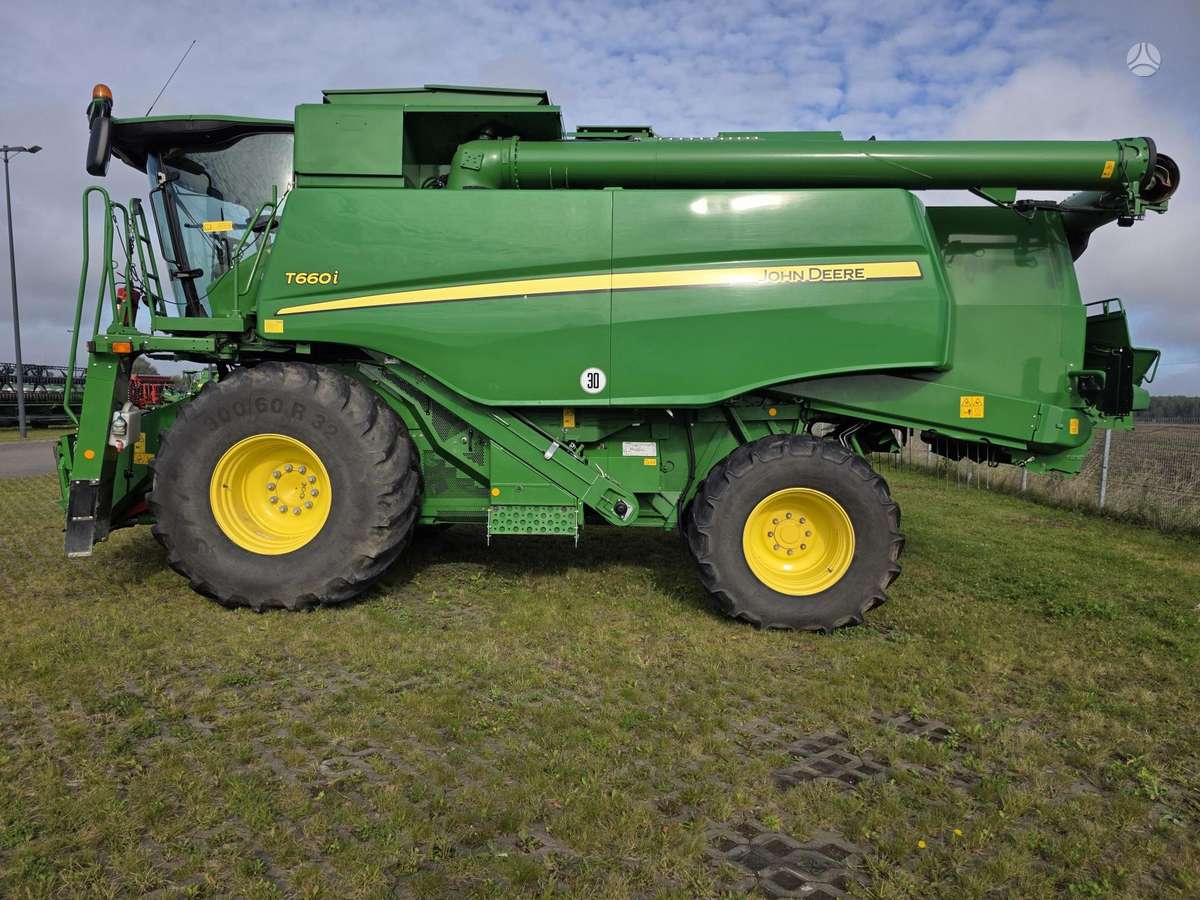 John Deere T660, combine harvesters