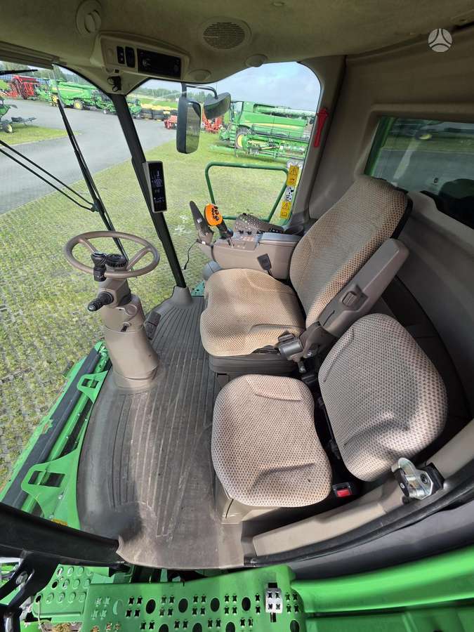 John Deere T660, kombainai