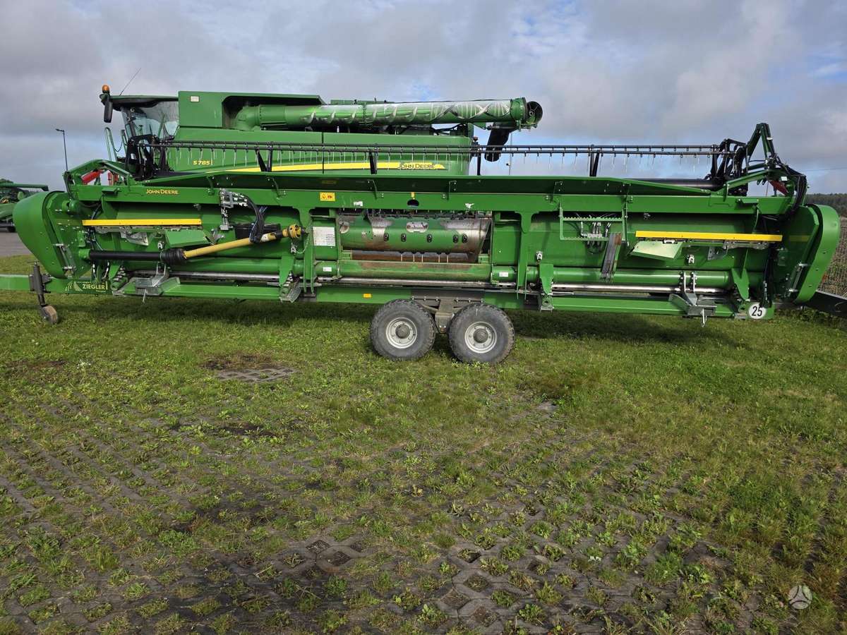 John Deere T660, combine harvesters
