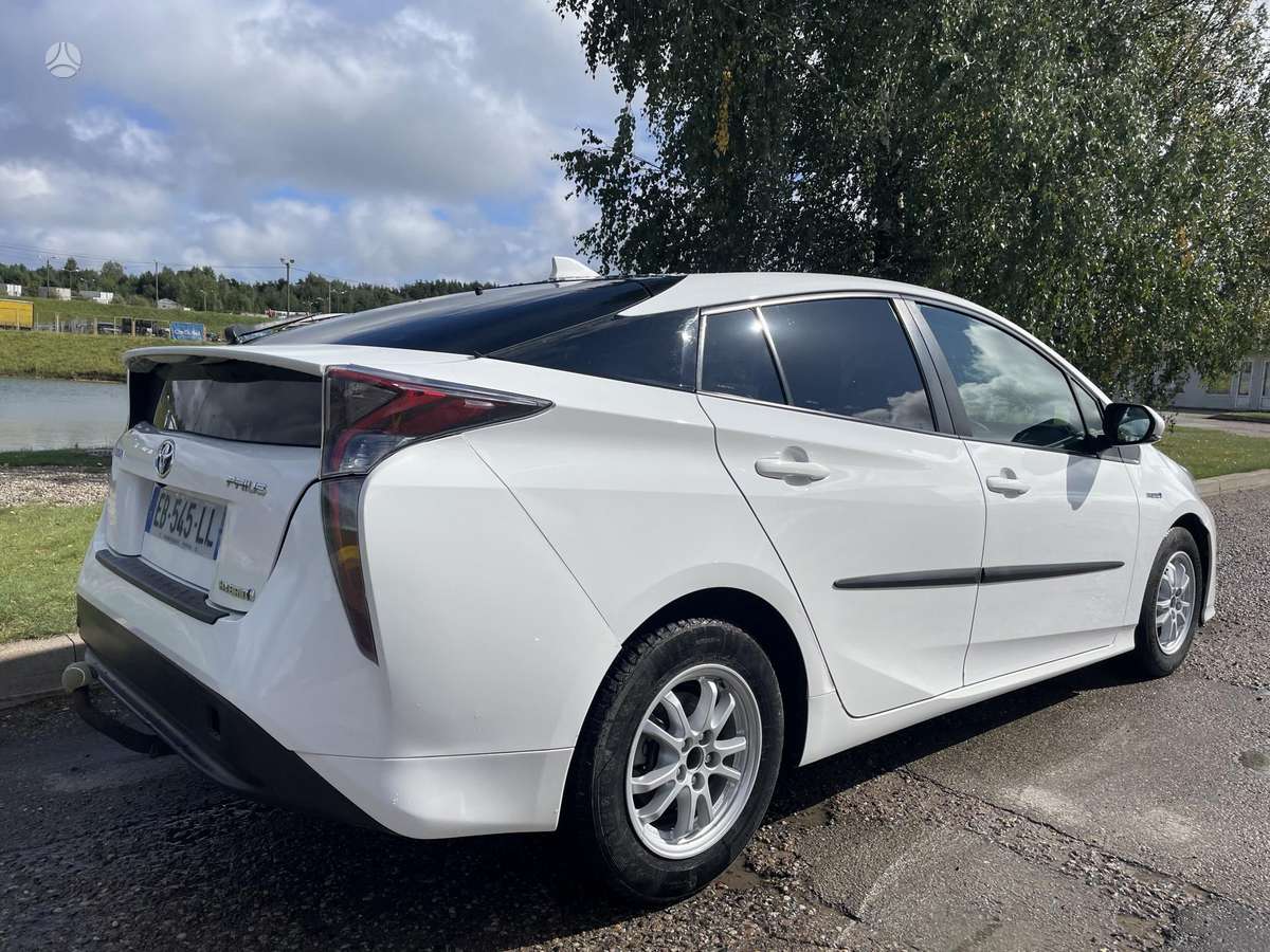 Toyota Prius - 4