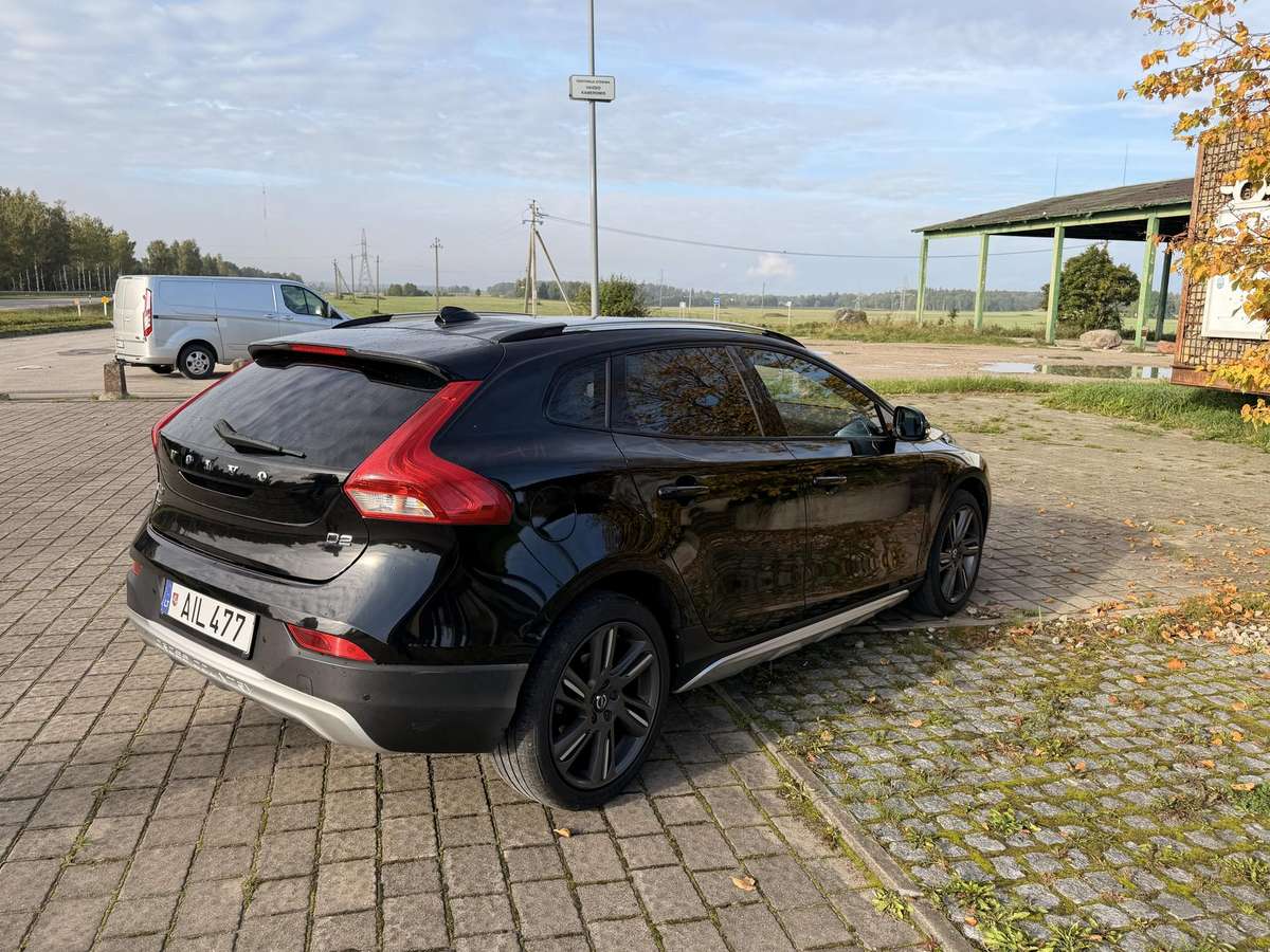 Volvo V40 Cross Country - 6