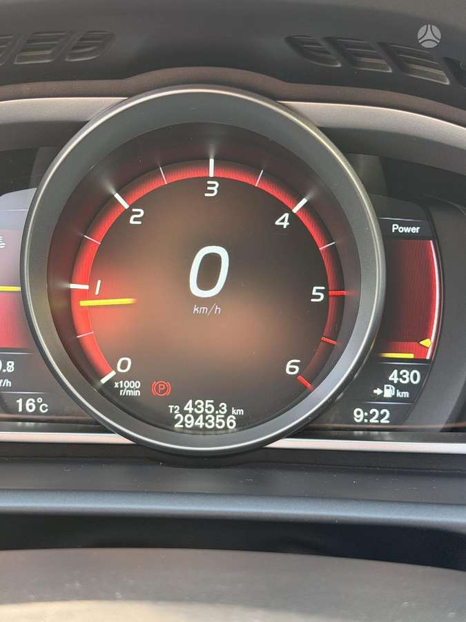 Volvo V40 Cross Country - 12