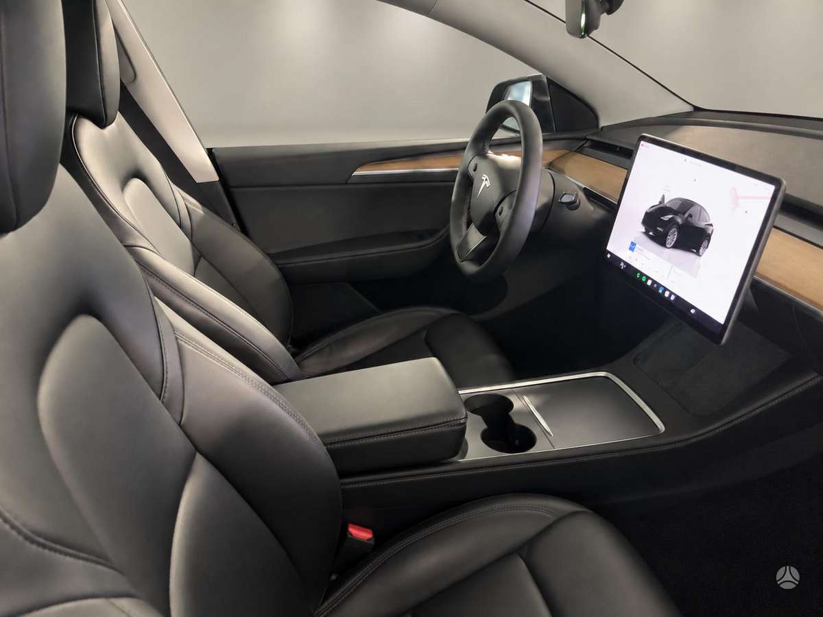 Tesla Model Y - 3
