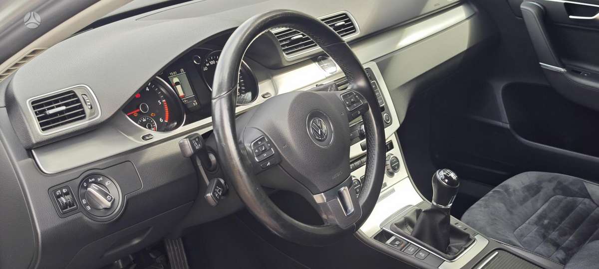 Volkswagen Passat - 10