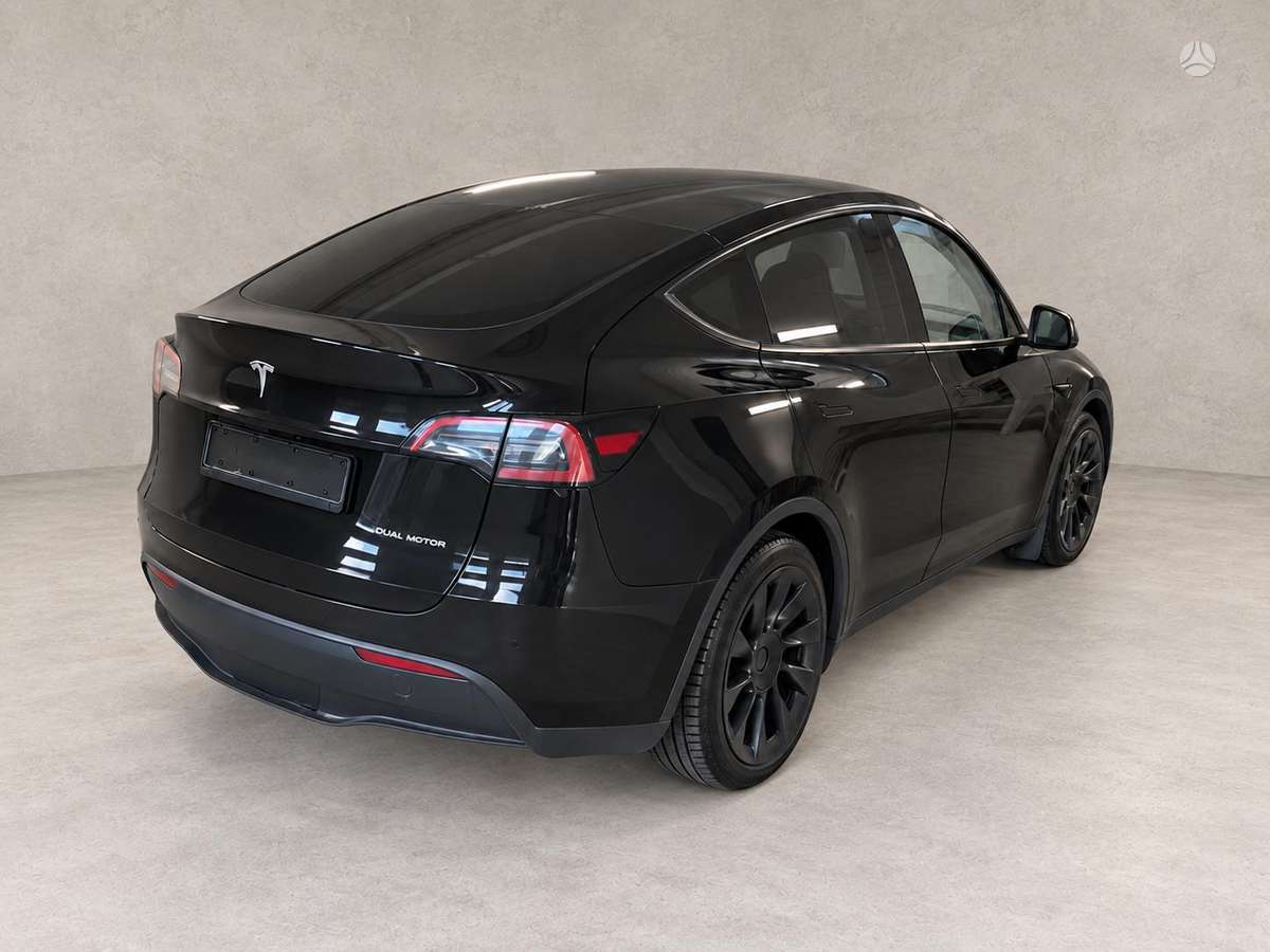 Tesla Model Y - 2