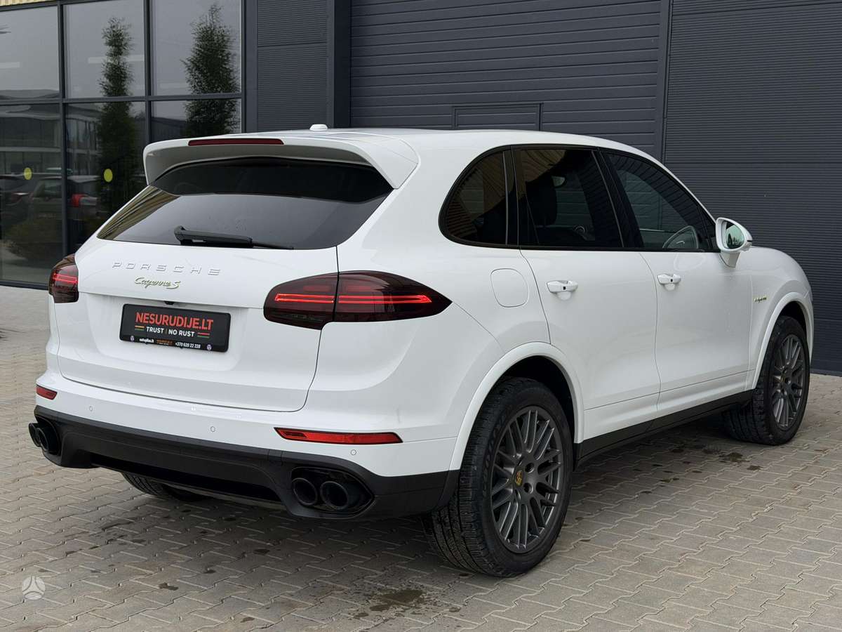 Porsche Cayenne - 4
