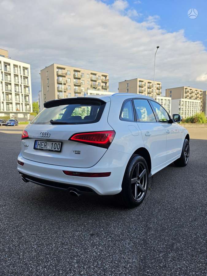 Audi Q5, 2.0 l., off-road / crossover