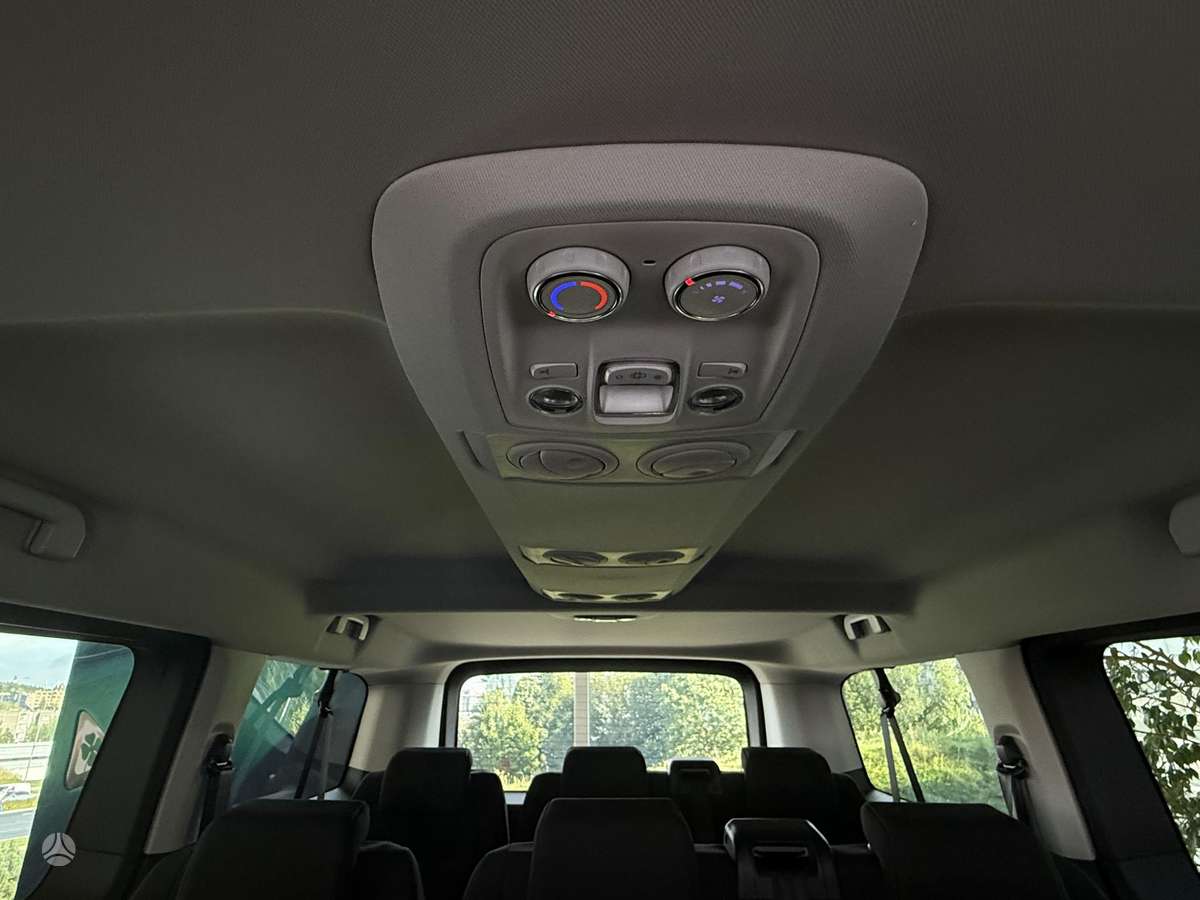 Peugeot Traveller - 6