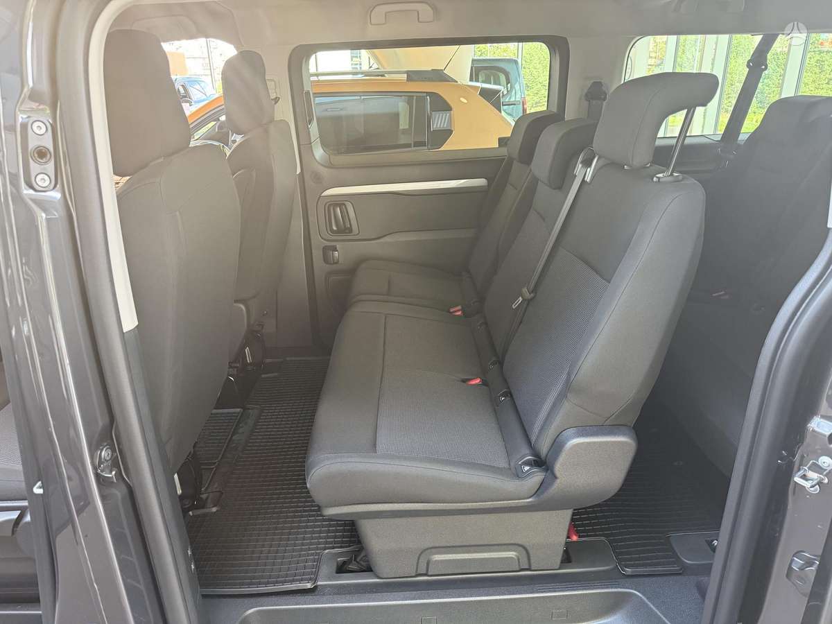 Peugeot Traveller - 11