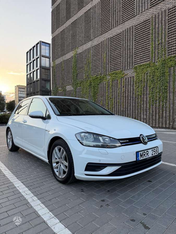Volkswagen Golf - 2