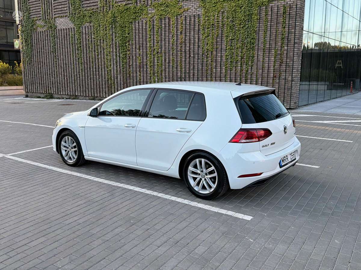 Volkswagen Golf - 5