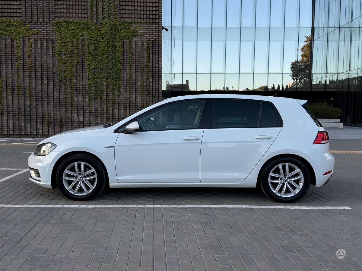 Volkswagen Golf - 6