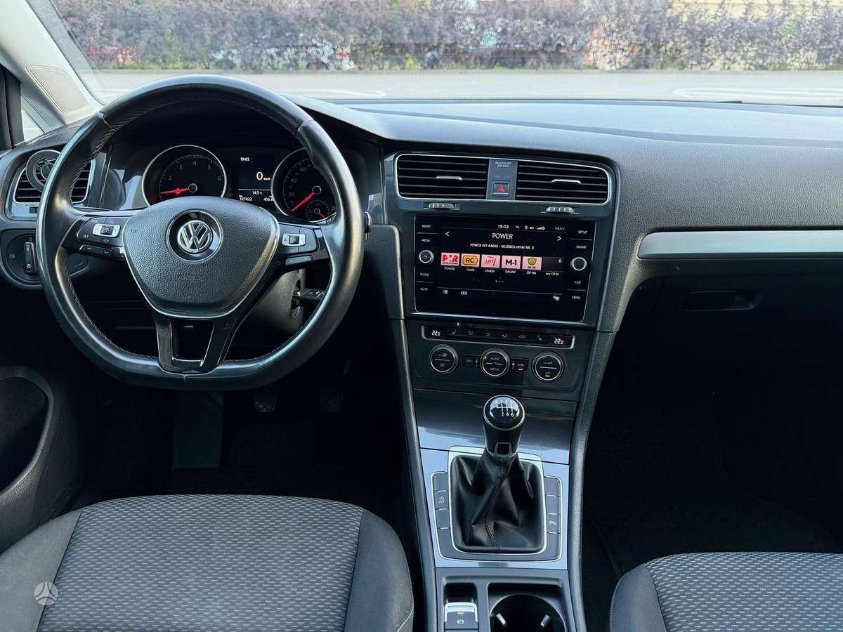 Volkswagen Golf - 9