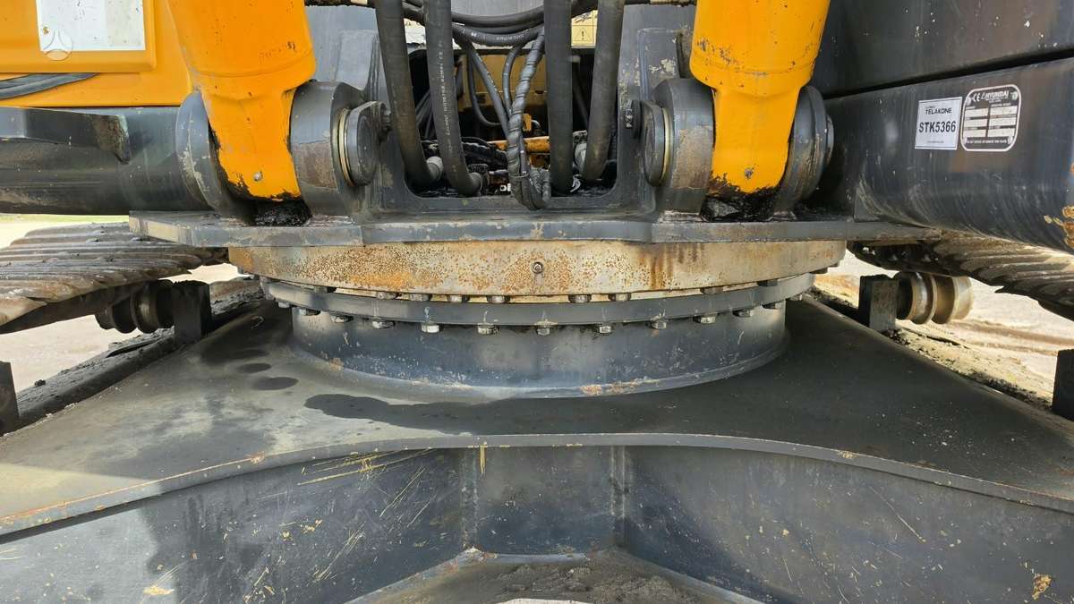 Hyundai ROBEX 320LC-7A, ekskavatoriai