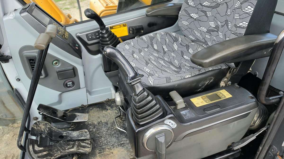 Hyundai ROBEX 320LC-7A, ekskavatoriai