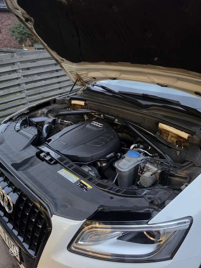 Audi Q5, 2.0 l., off-road / crossover