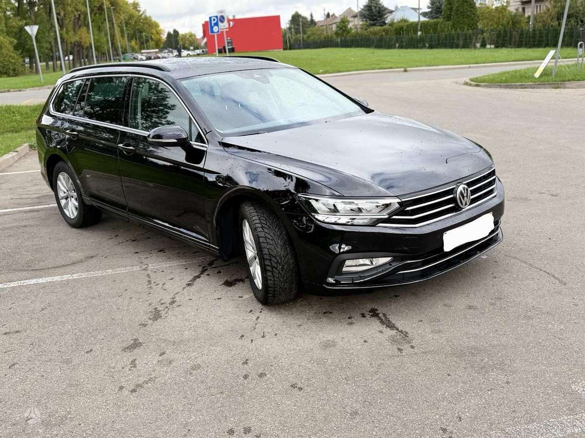 Volkswagen Passat - 1