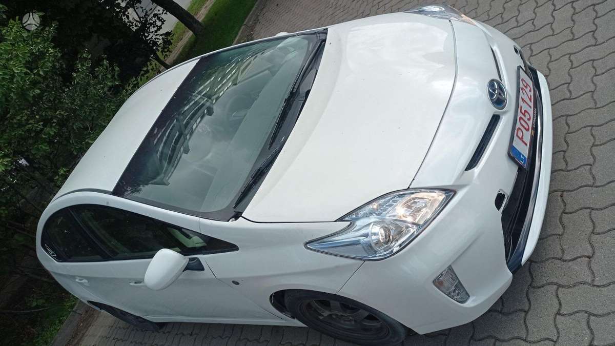 Toyota Prius - 4