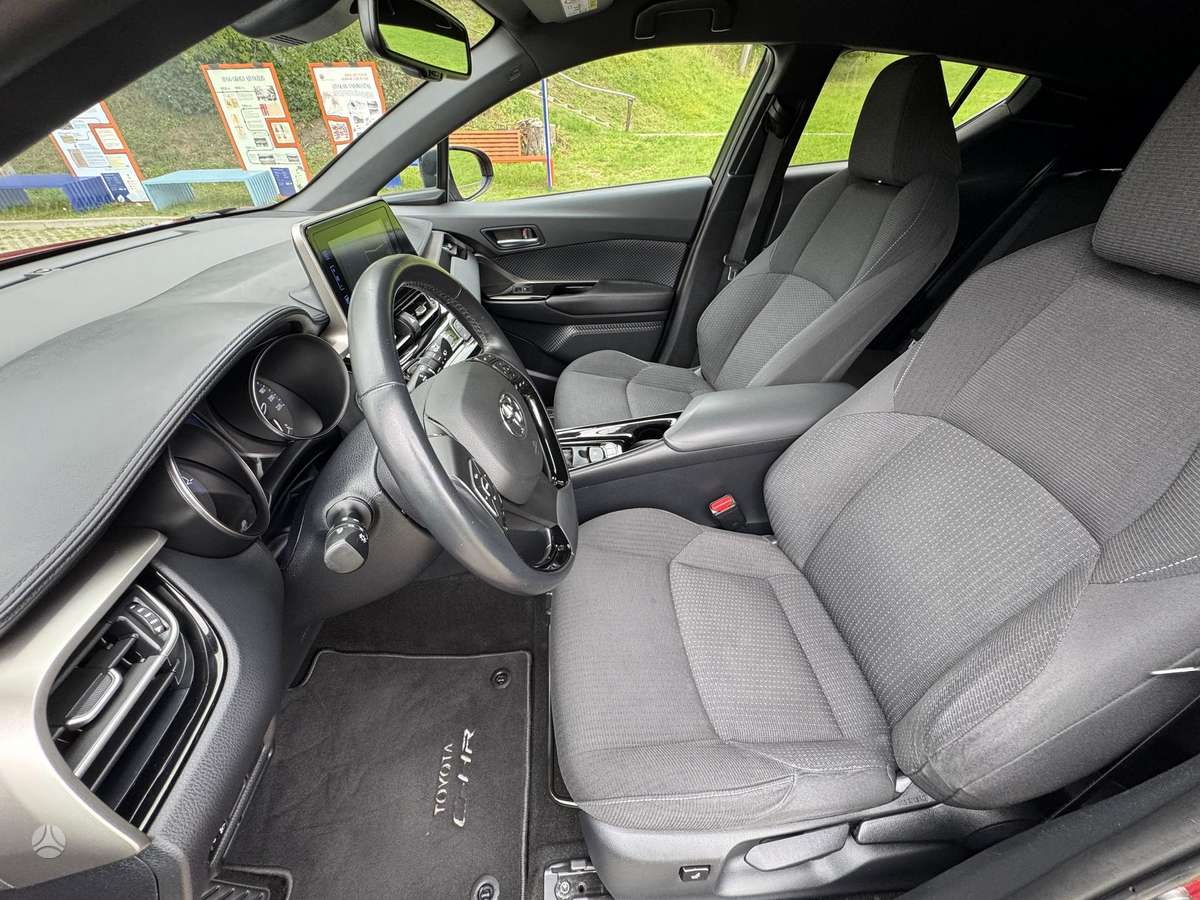 Toyota C-HR - 11