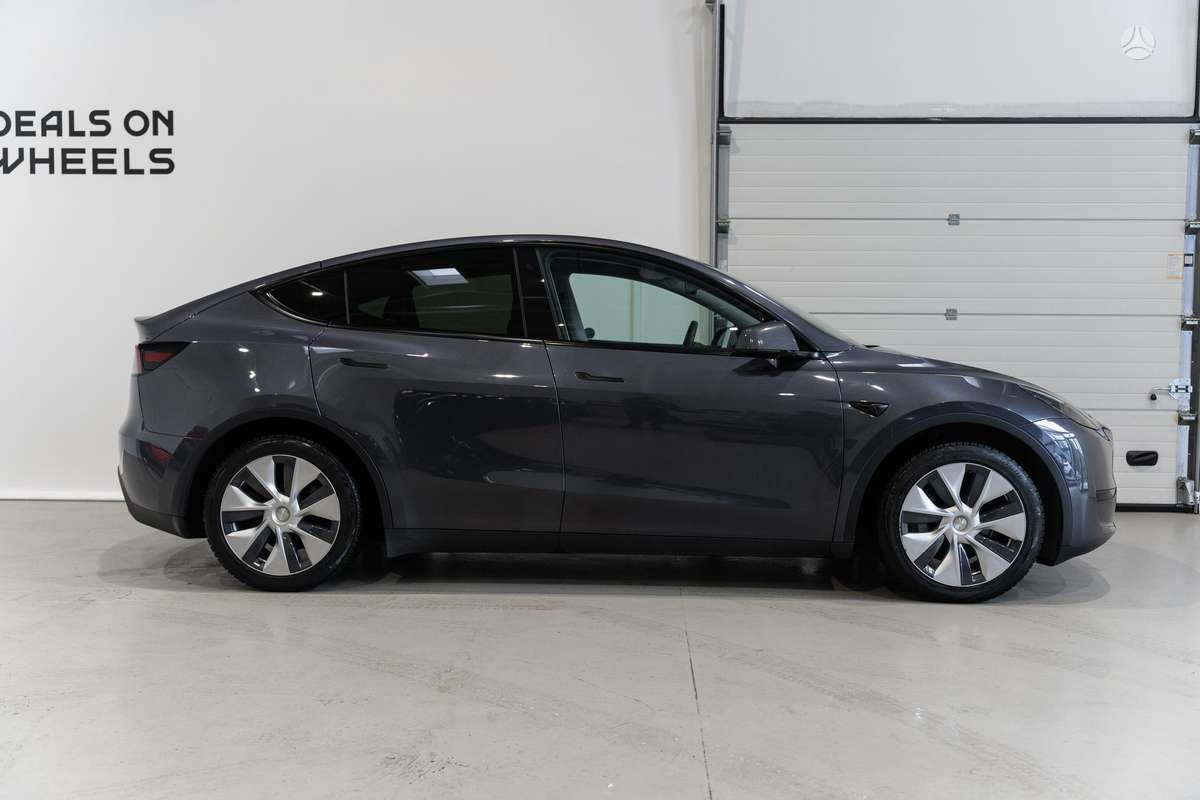 Tesla Model Y - 3