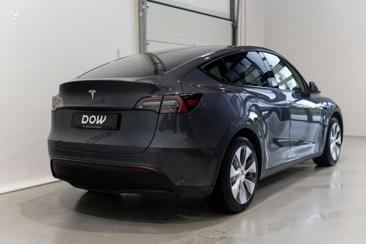Tesla Model Y - 5