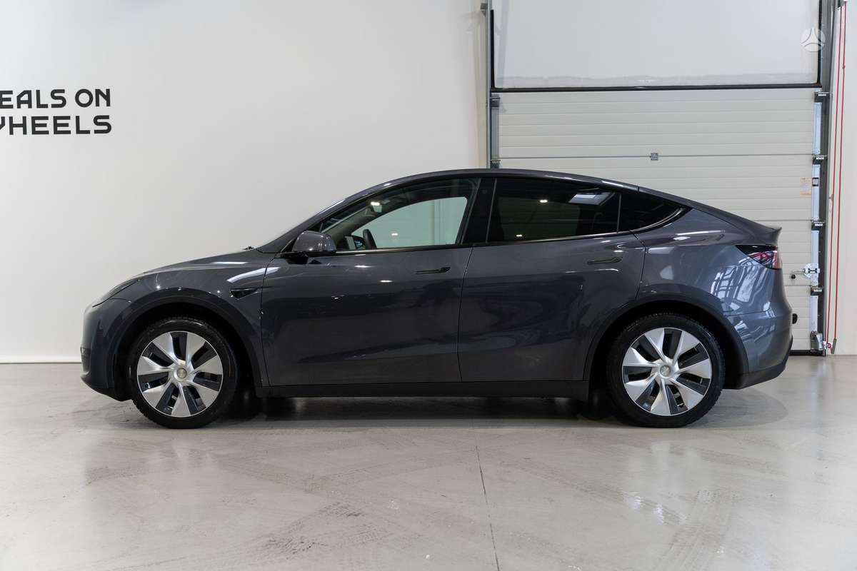 Tesla Model Y - 4