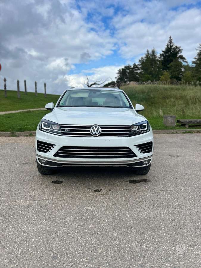 Volkswagen Touareg - 1