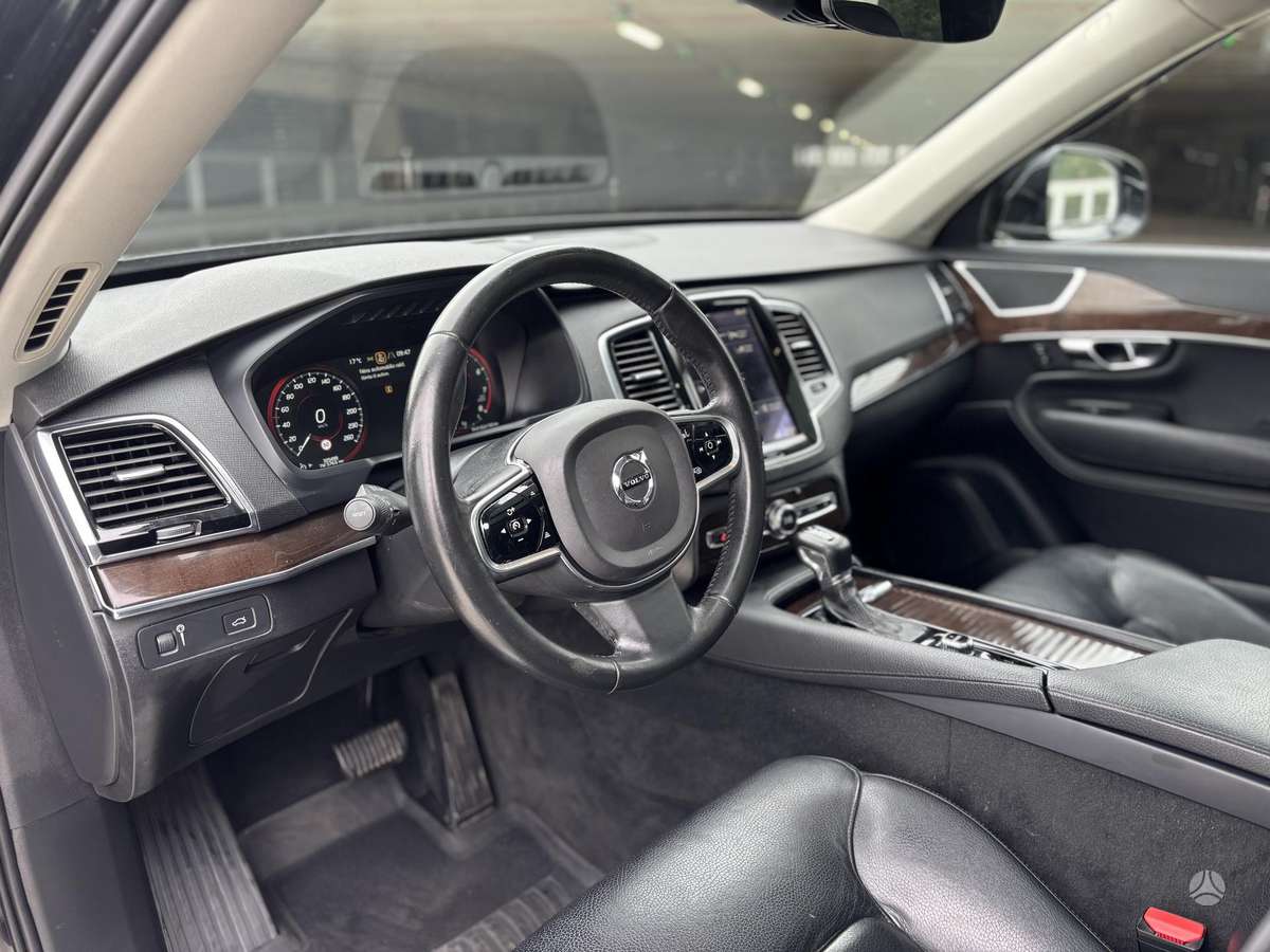 Volvo XC90 - 8
